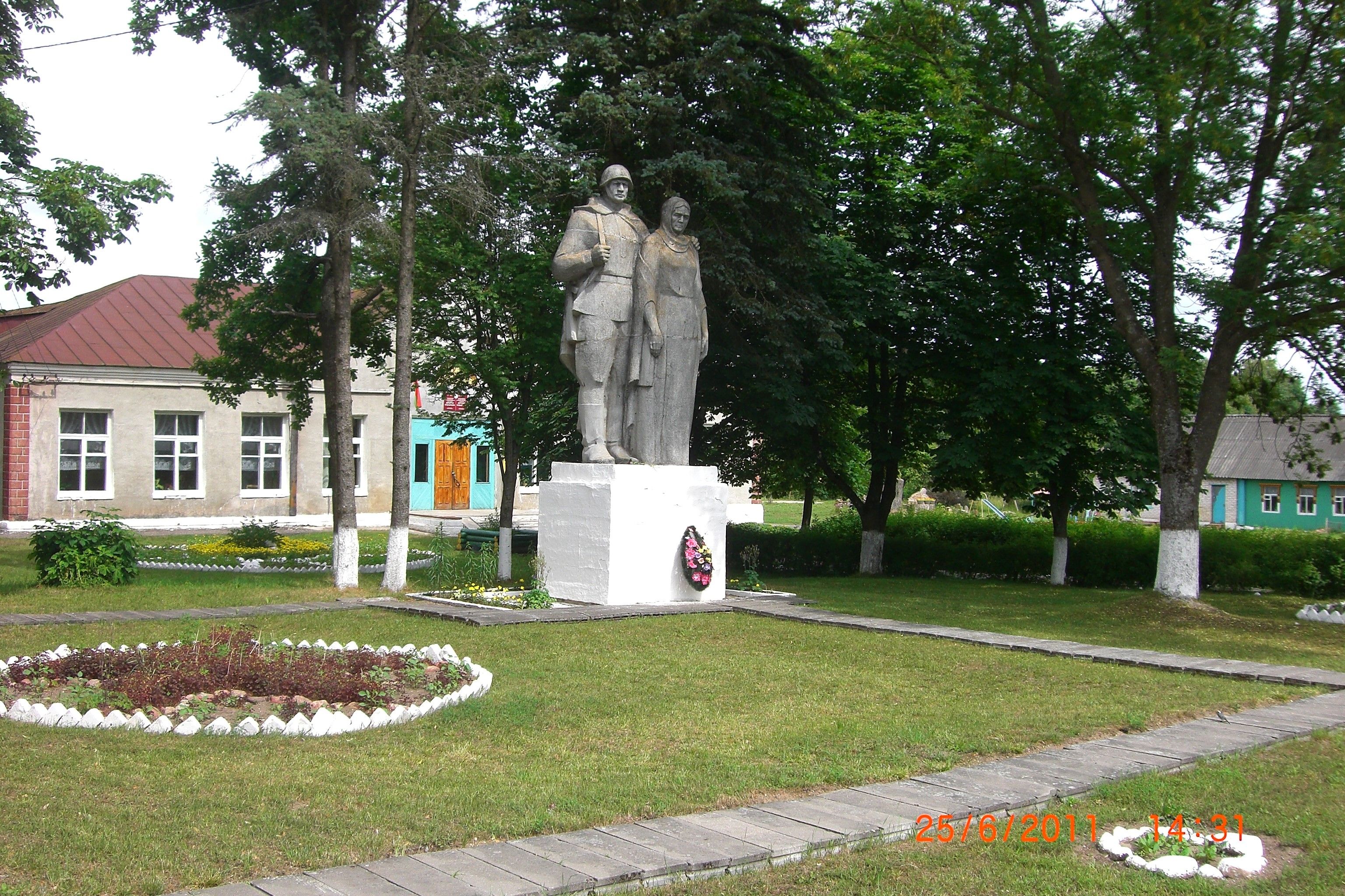 Братская могила № 2384, расположенная в д. Константово, Сенненский район, Витебская область