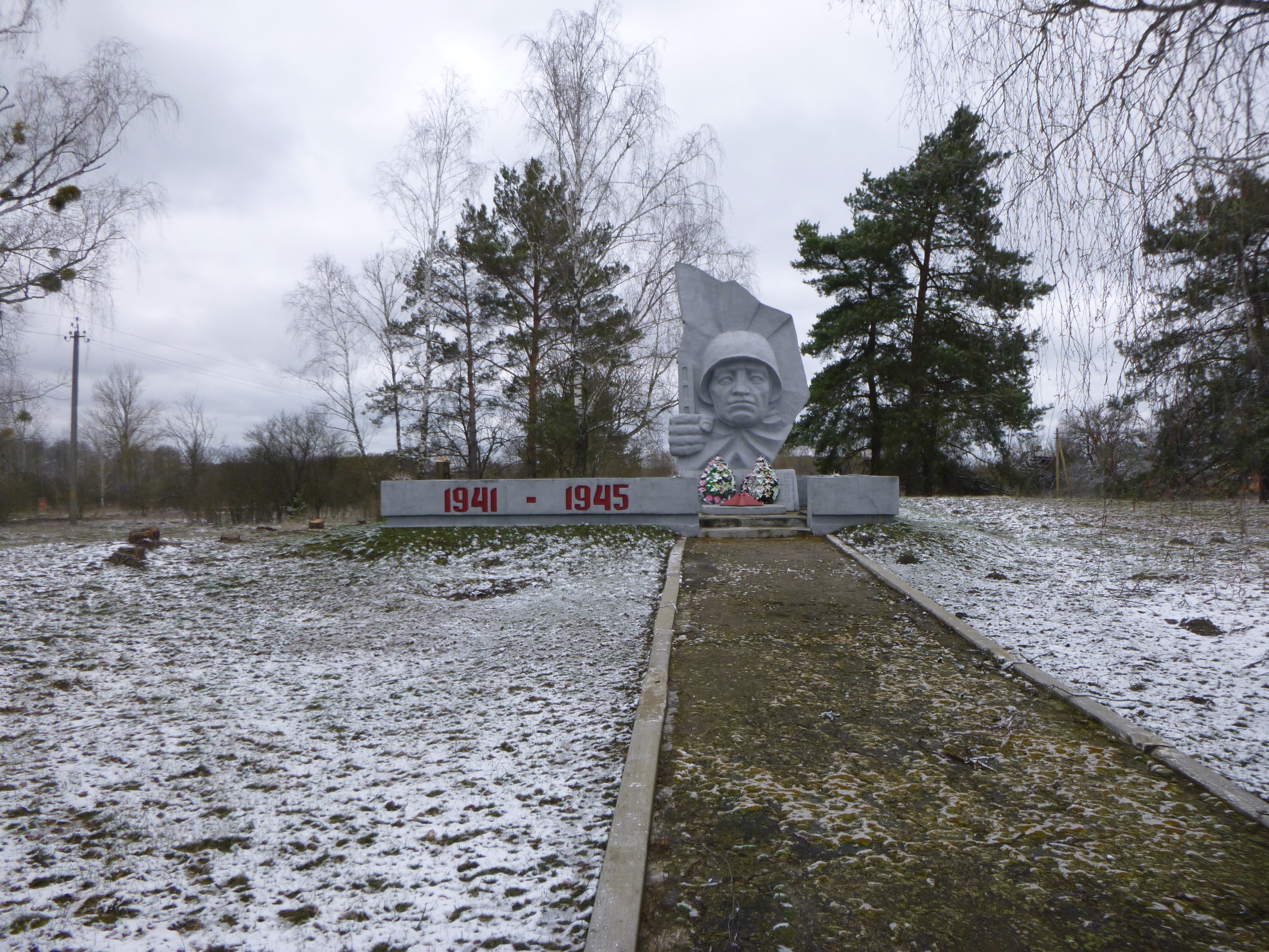 Памятник Землякам, расположенная в д. Гольцы, Пинский район, Брестская область