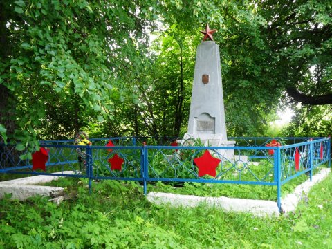 Братская могила Воинское захоронение №2301, расположенная в д. Сокольники, Витебский район, Витебская область