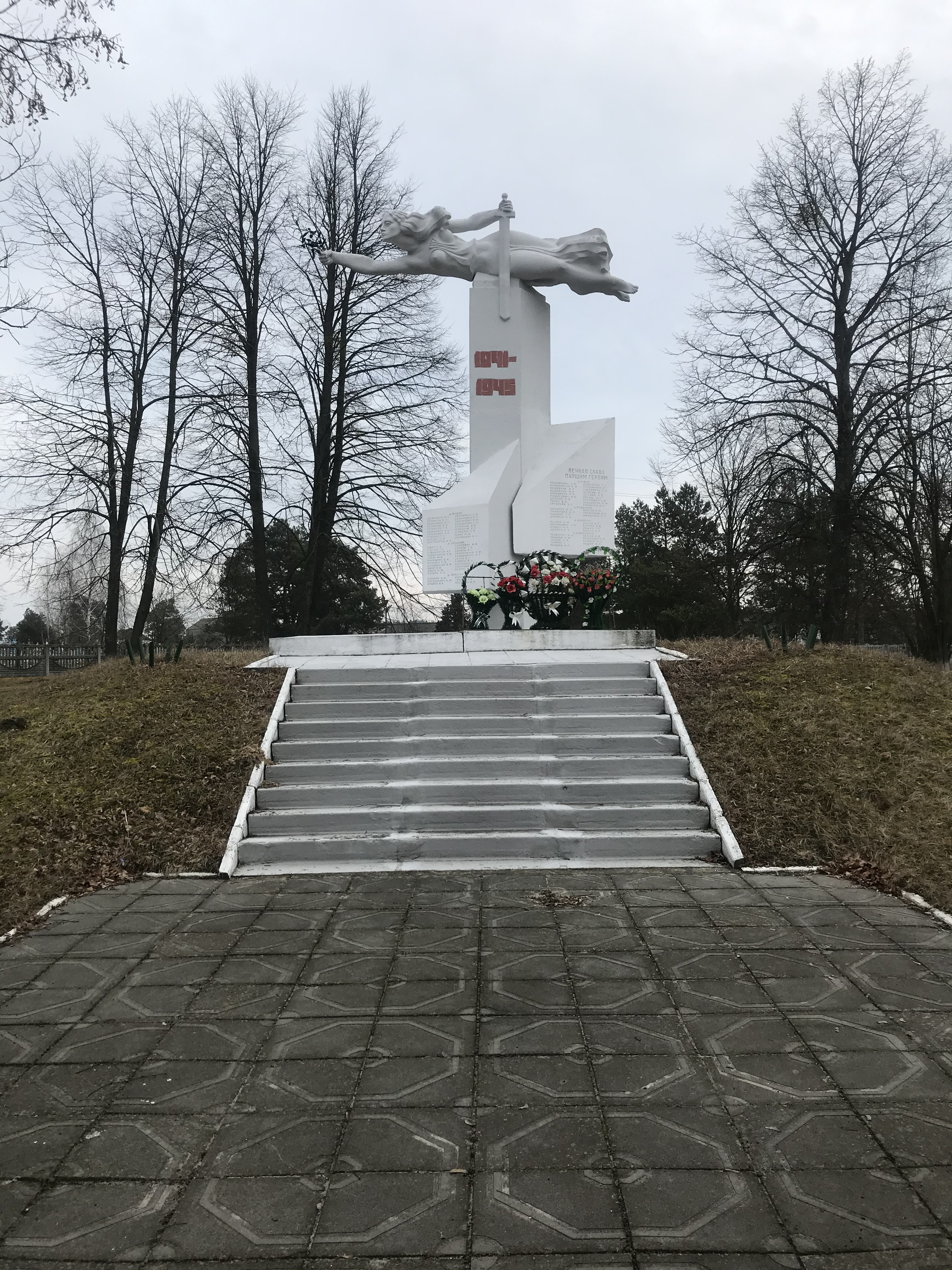 Памятник Воинской Славы землякам, расположенная в аг. Рудск, Ивановский район, Брестская область