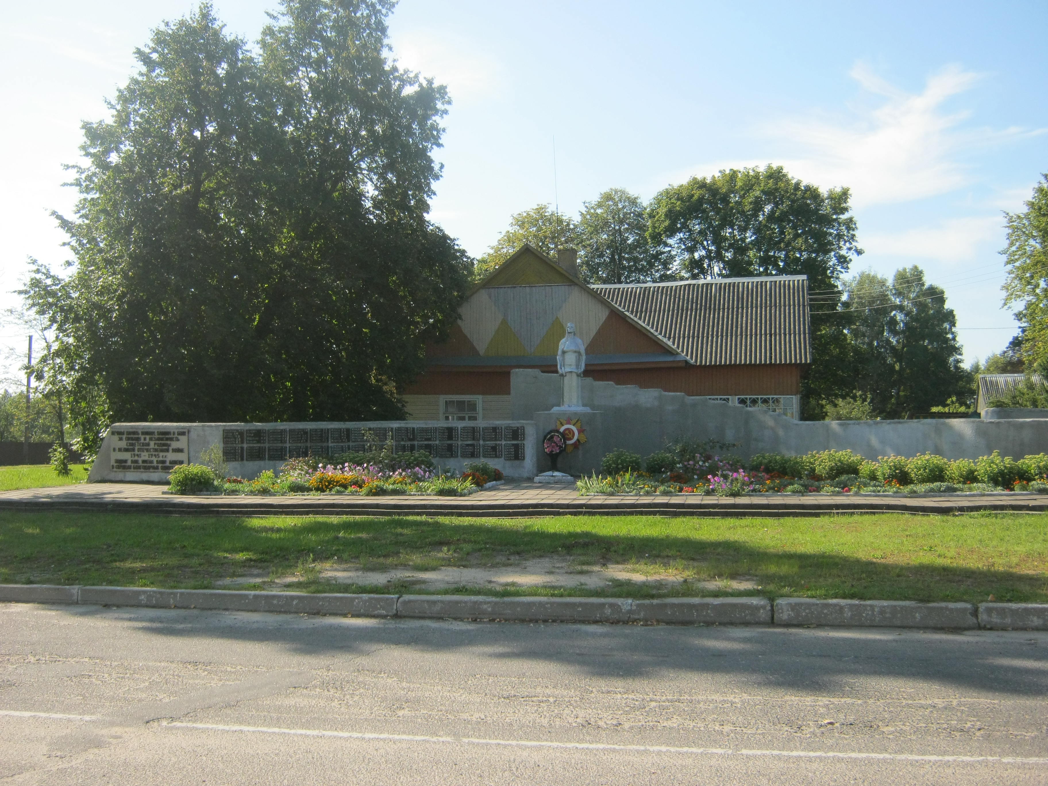 Памятник Землякам, расположенная в д. Начь, Ганцевичский район, Брестская область