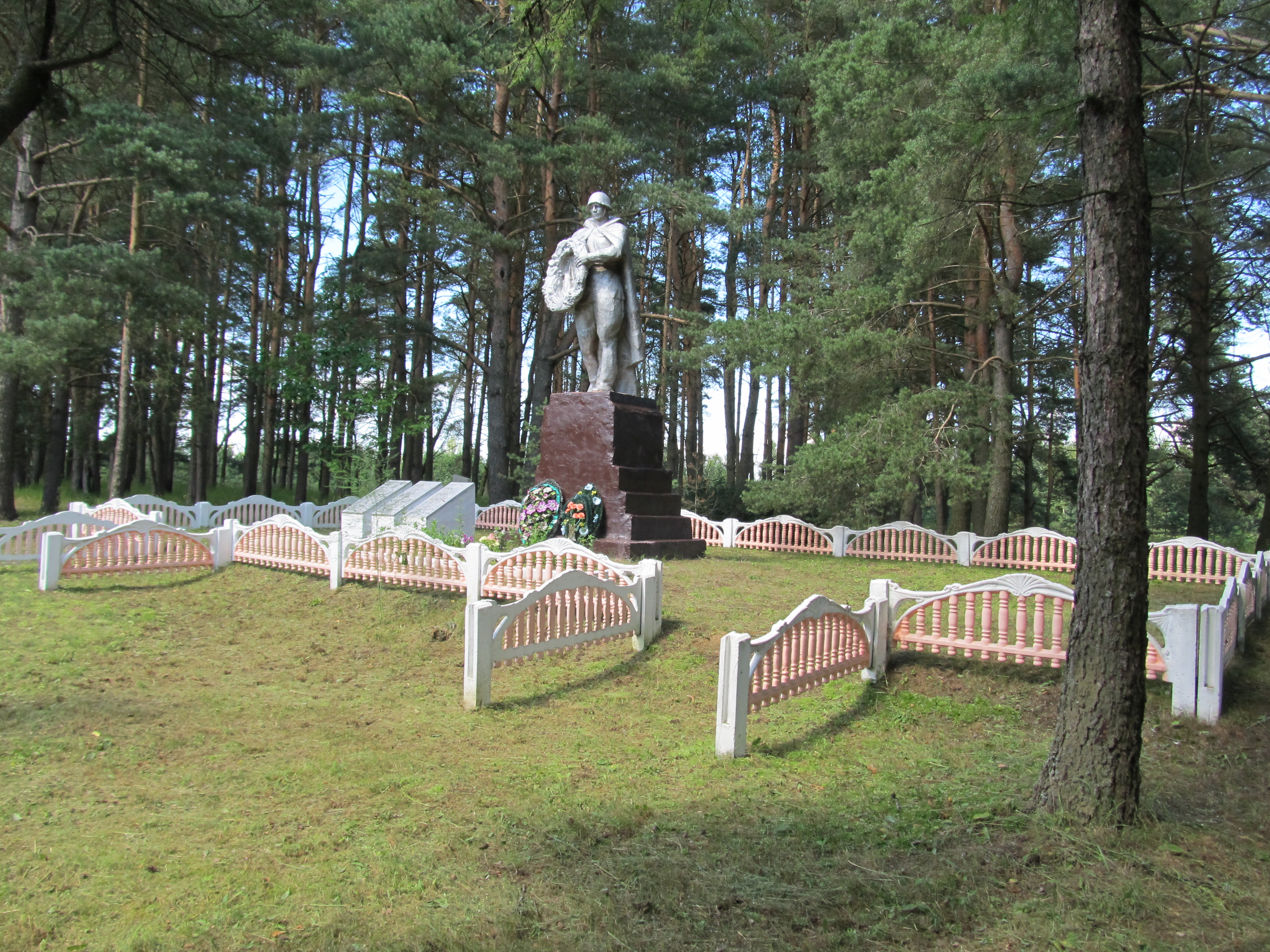 Братская могила Воинское захоронение №4440, расположенная в д. Будянка, Витебский район, Витебская область
