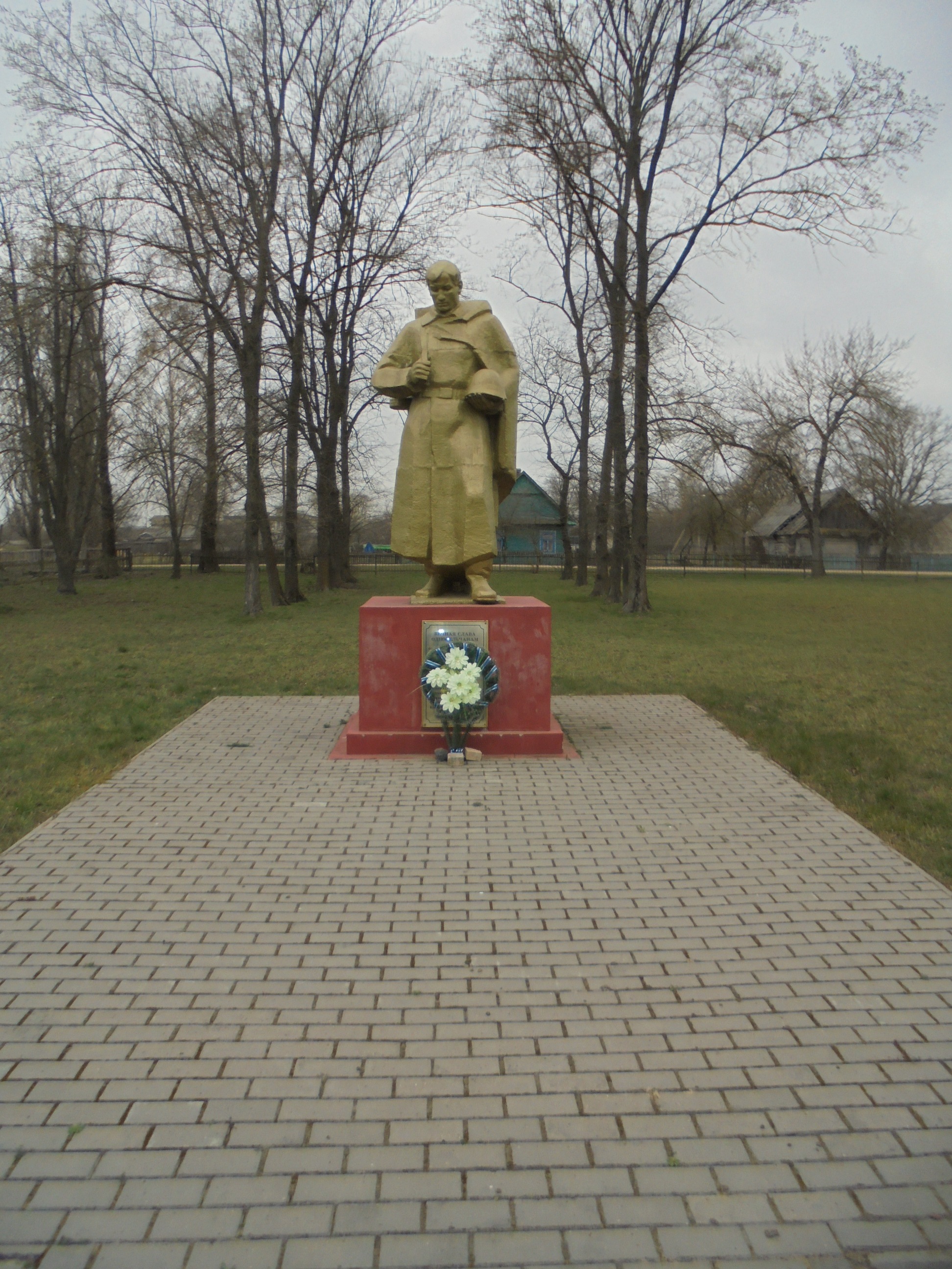 Памятник Землякам, расположенная в д. Подлесье, Жабинковский район, Брестская область