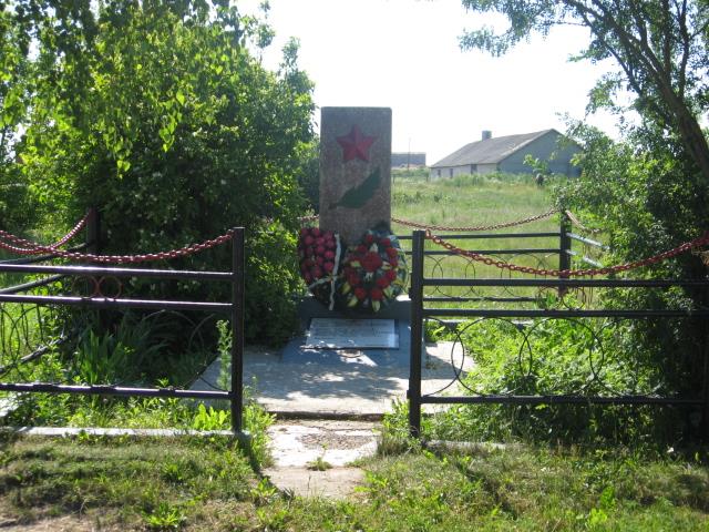 Братская могила № 2600, расположенная в вблизи д. Тяпино, Чашникский район, Витебская область