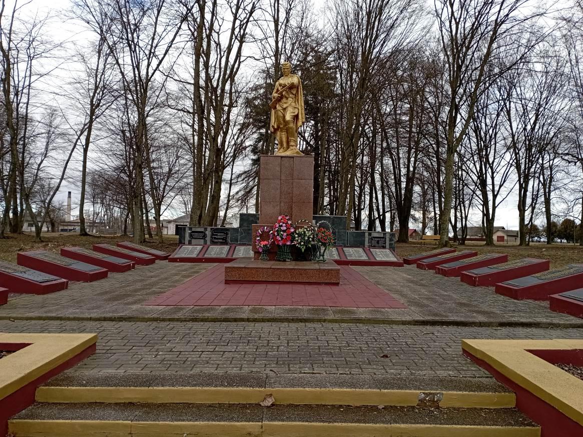 Братская могила воинов-освободителей, расположенная в г. Скидель, Гродненский район, Гродненская область
