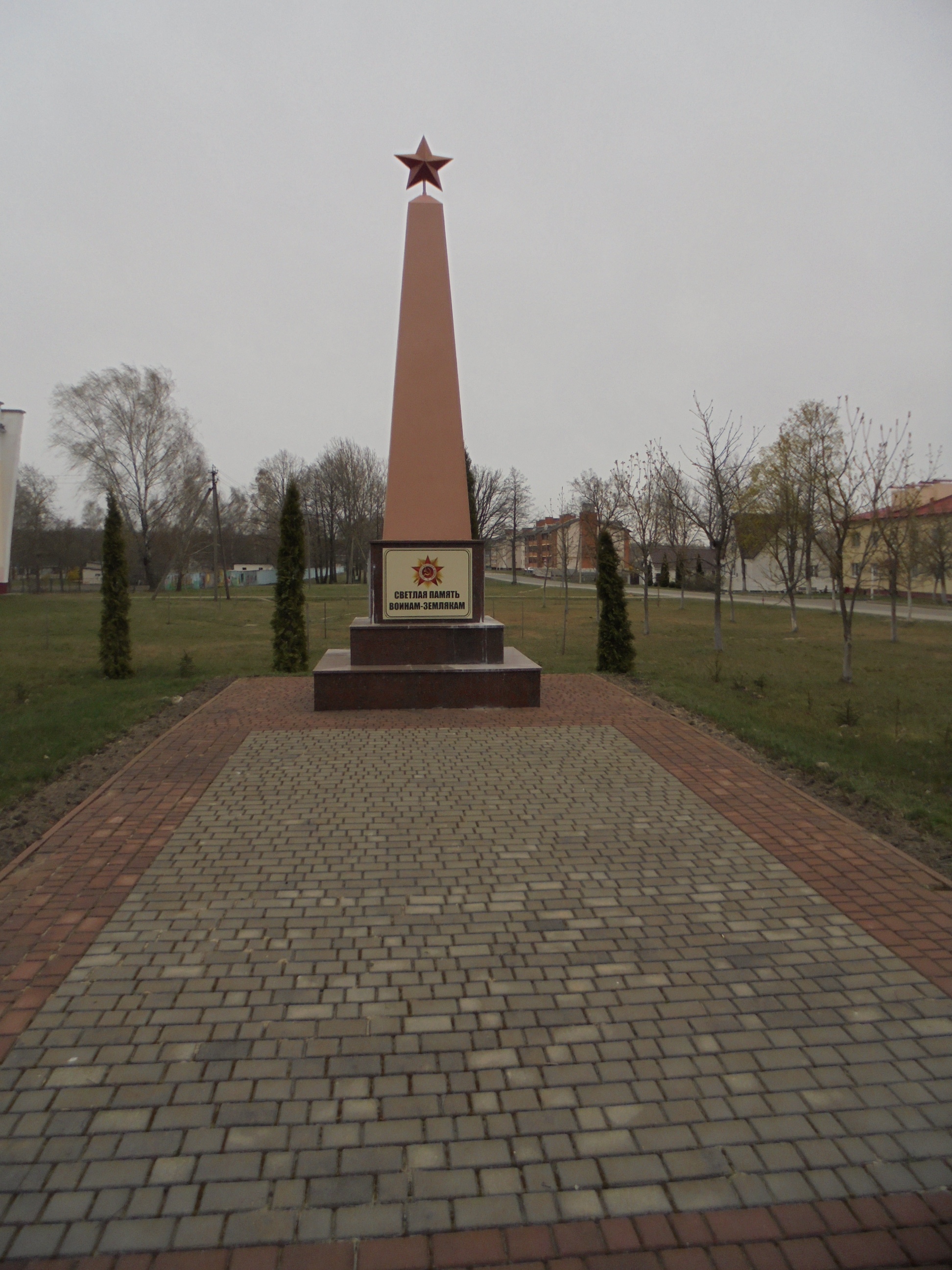 Памятник Землякам, расположенная в аг. Ленинский, Жабинковский район, Брестская область