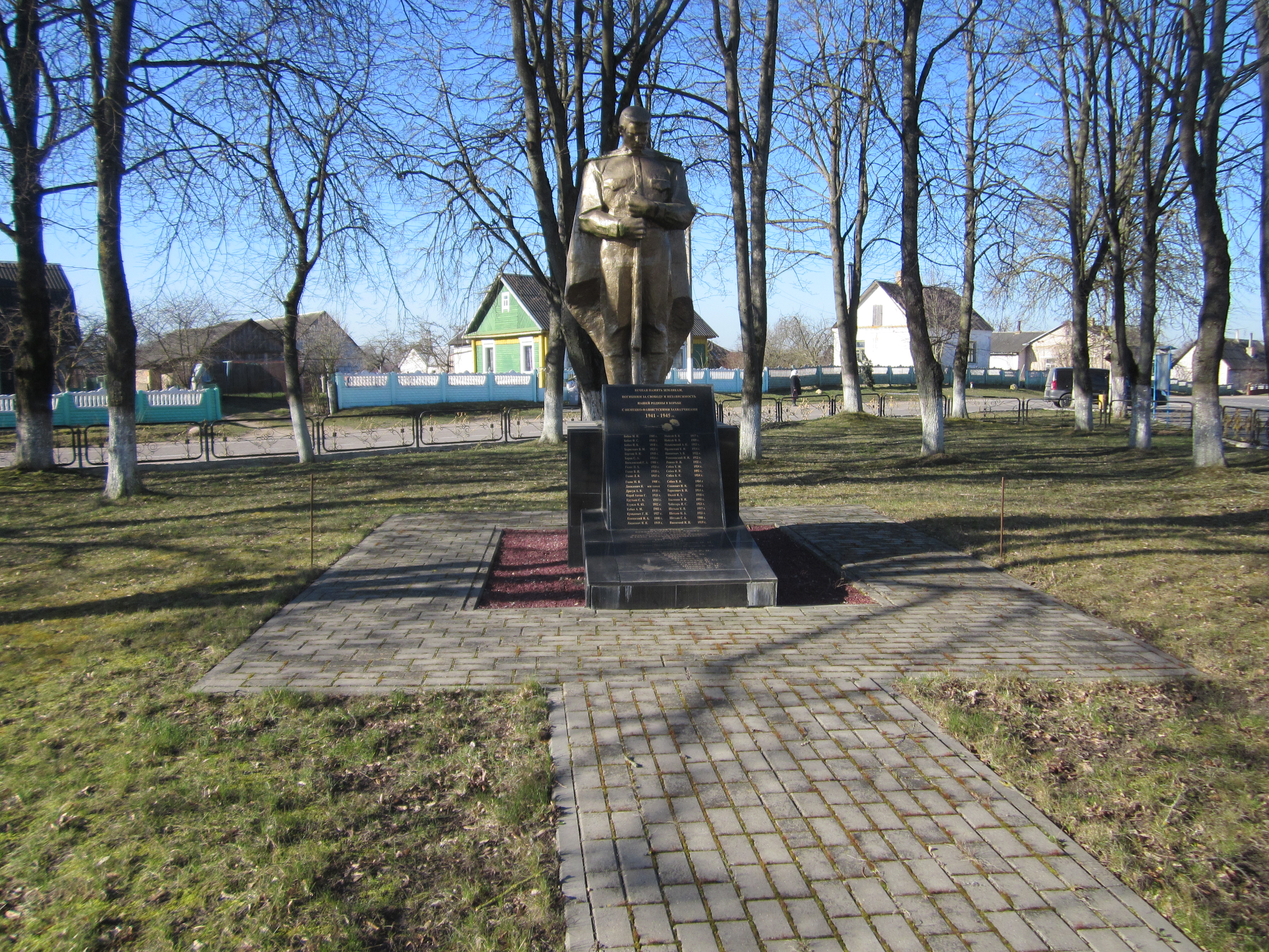 Братская могила № 412, расположенная в аг. Крошин, Барановичский район, Брестская область