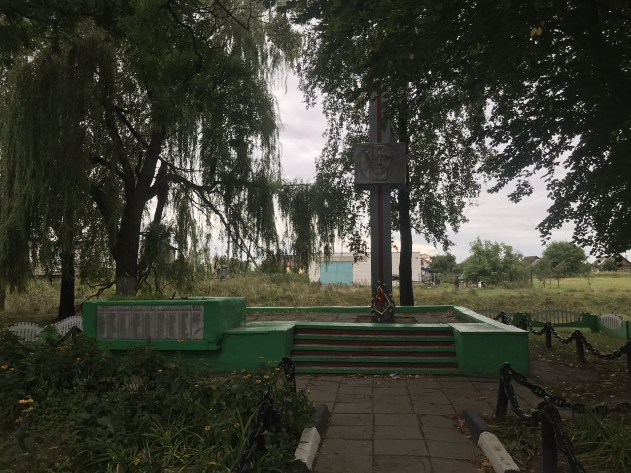 Братская могила, расположенная в д. Лопатино, Гомельский район, Гомельская область