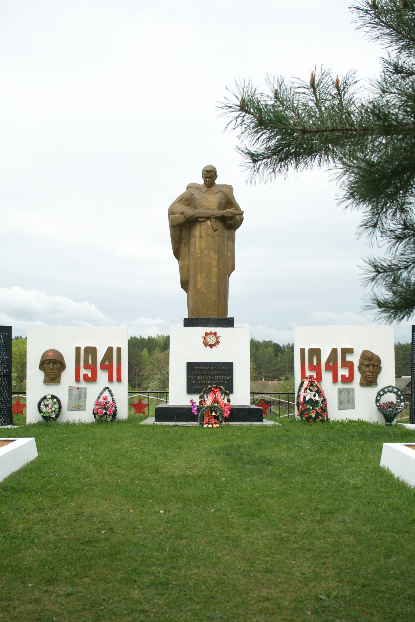 Воинское захоронение, расположенная в аг. Бабиновичи, Лиозненский район, Витебская область