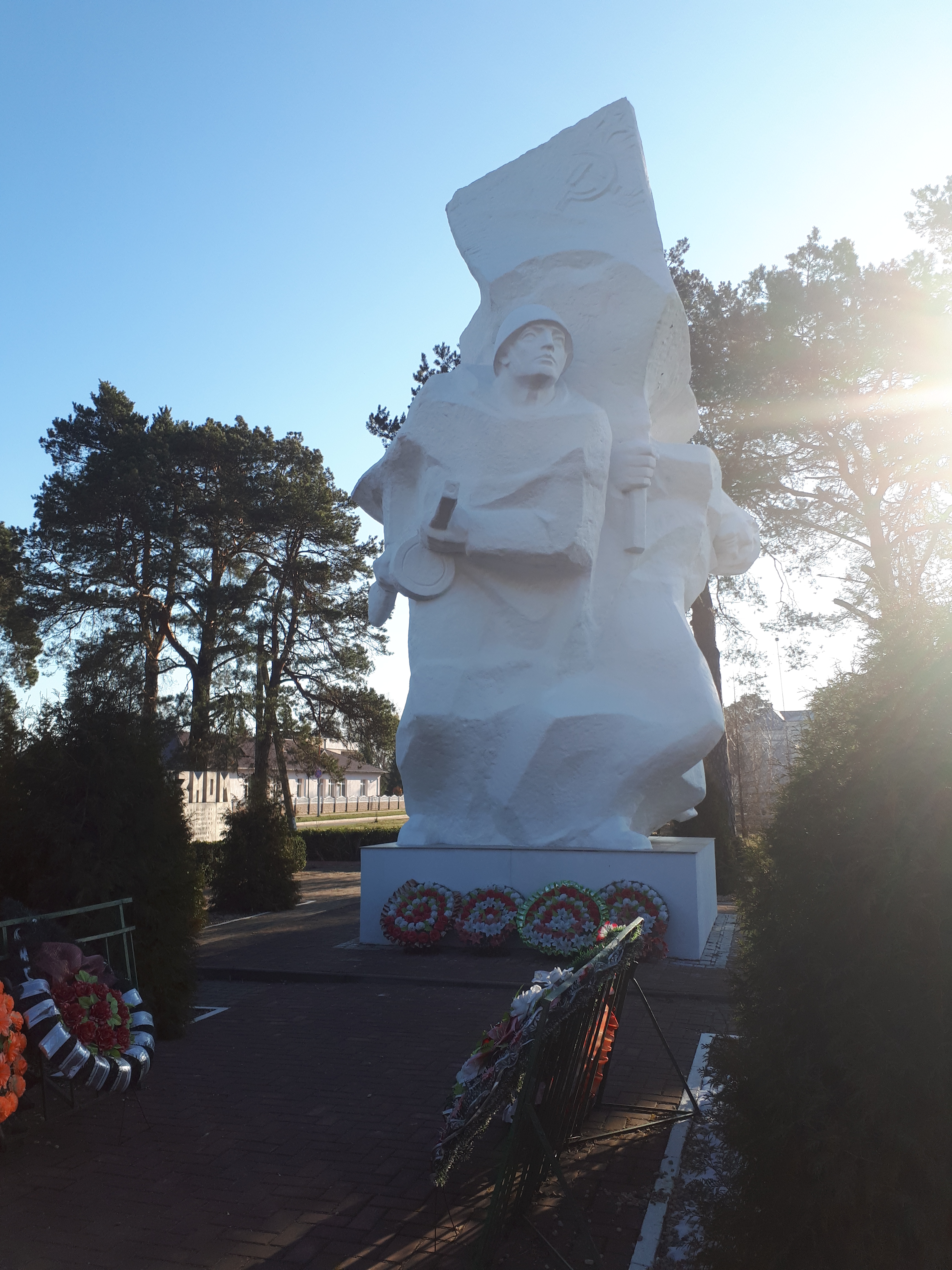 Монумент Вечная память погибшим в борьбе с фашизмом, расположенная в п. Мухавец, Брестский район, Брестская область