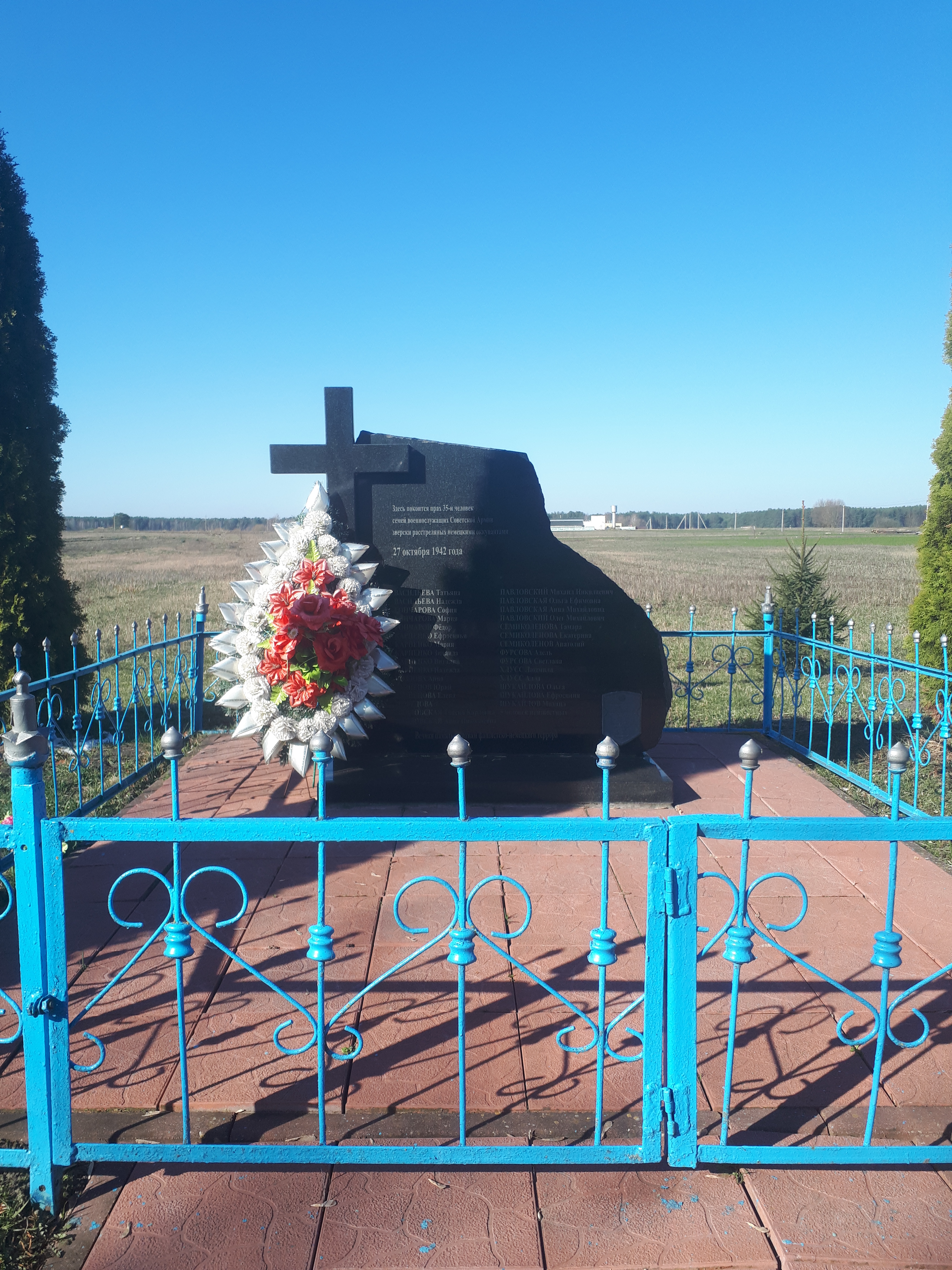 Монумент, расположенная в д.Малые Радваничи, Брестский район, Брестская область