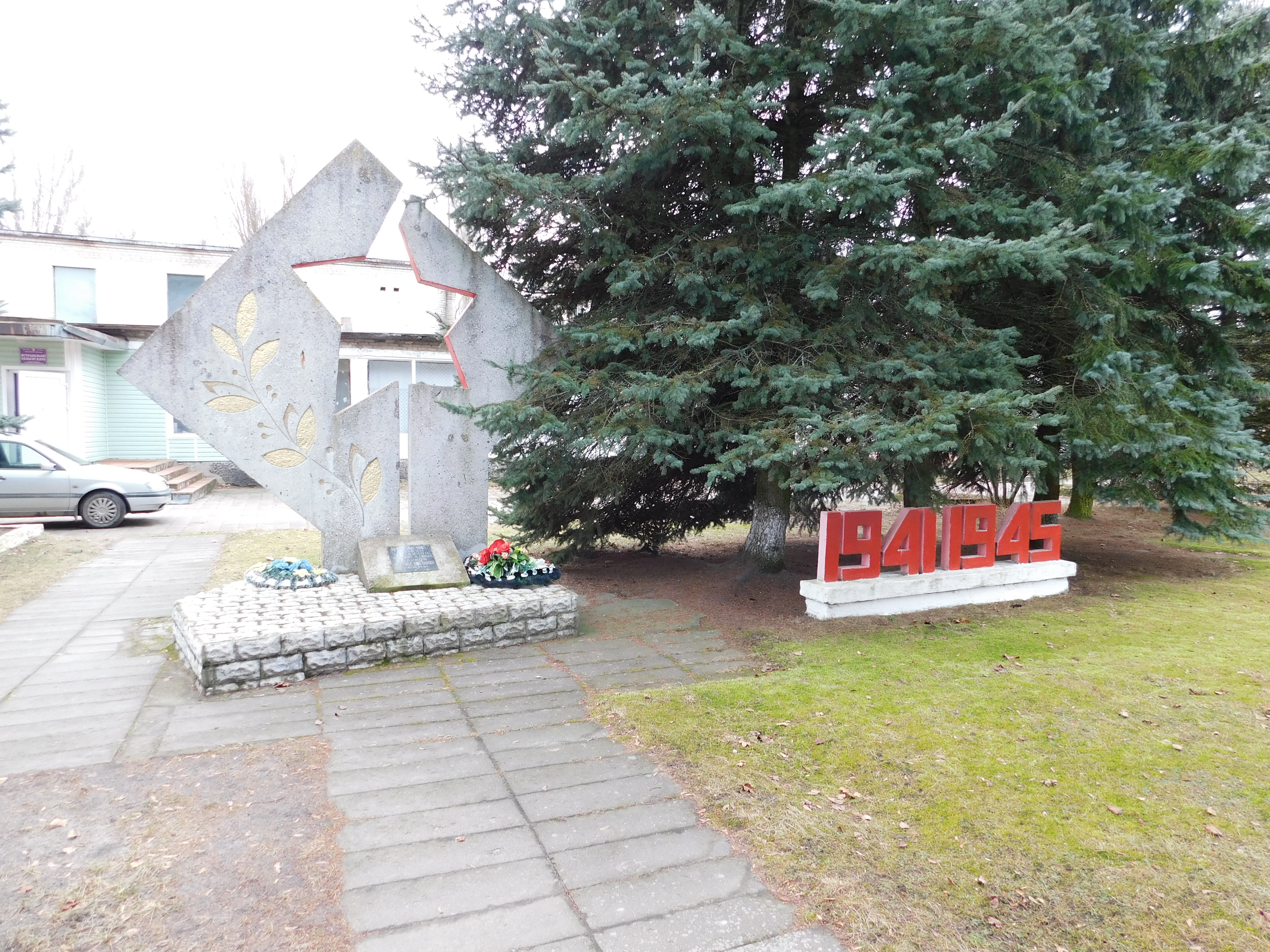 Памятник Землякам, расположенная в д. Ястребель, Березовский район, Брестская область