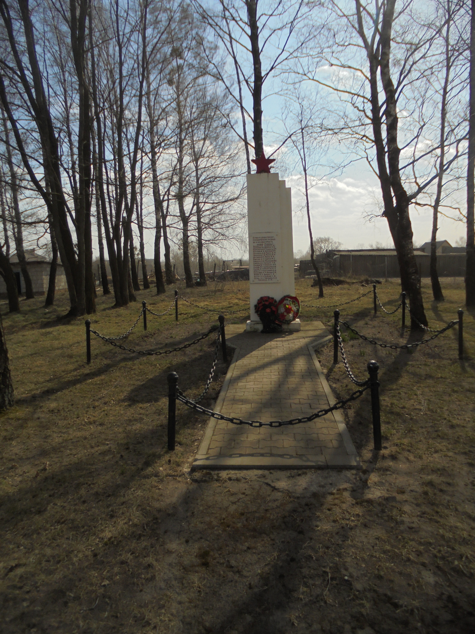 Памятник Землякам, расположенная в Девятки, Кобринский район, Брестская область